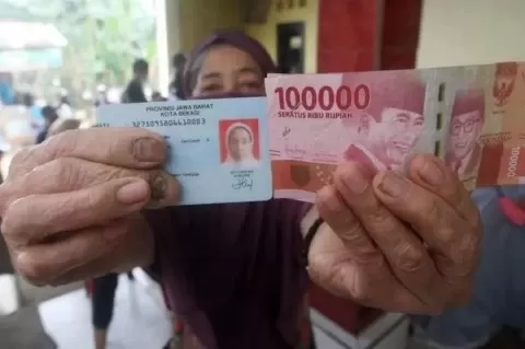 BLT BBM Rp300.000 Cair Siklus Ini, Begini Cara Cek Penerima Bansos hingga Pencairannya