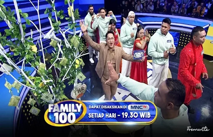 Irfan Hakim Bagi-bagi THR di dalam area Family 100