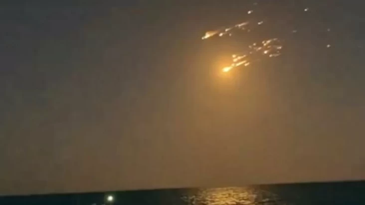 Meluncur Tak Terkendali, Roket SpaceX Meledak di area area Luar Angkasa
