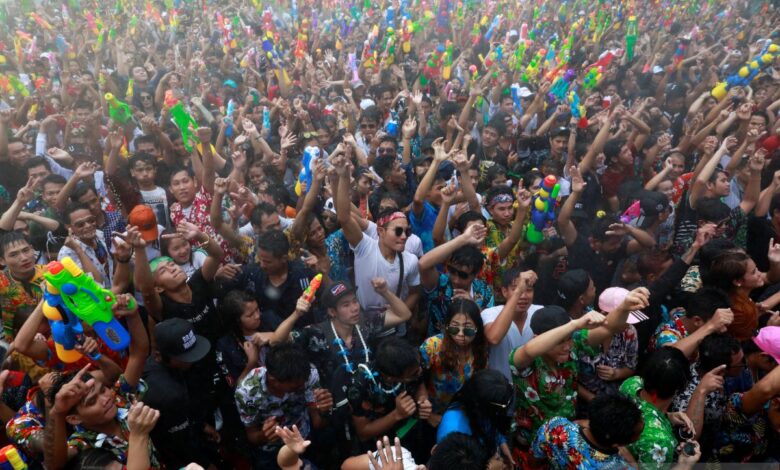 Mengenal Songkran, festival air terpopuler di Thailand