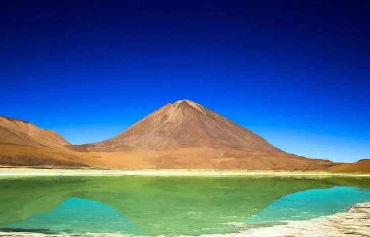 Racun pada Danau Laguna Verde Diklaim seperti Air di tempat area Mars