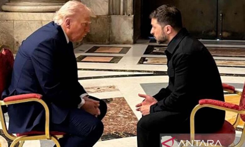 Trump tak lama kemudian Zelenskyy bertemu pada Vatikan, setuju lanjutkan pembicaraan
